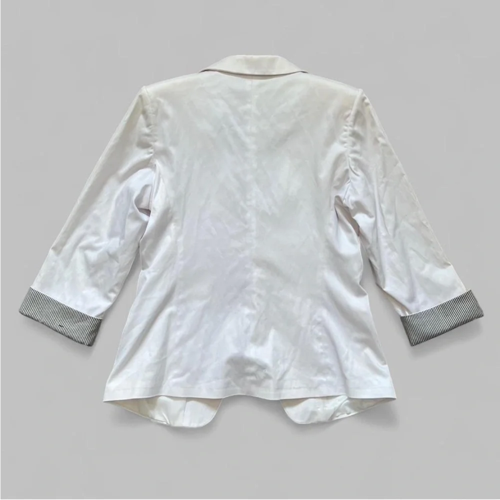 Vintage-Inspired White Blazer Jacket - Picture 2 of 6